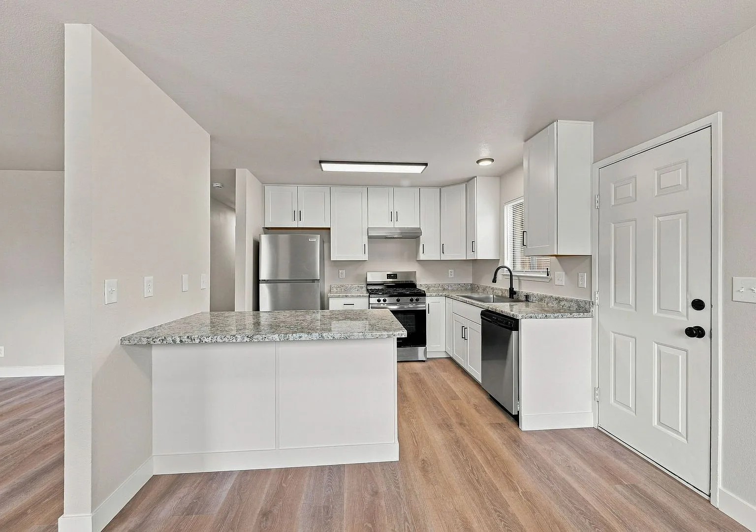 1143 - 1145 LeBrun Ln A-B — Photo 1