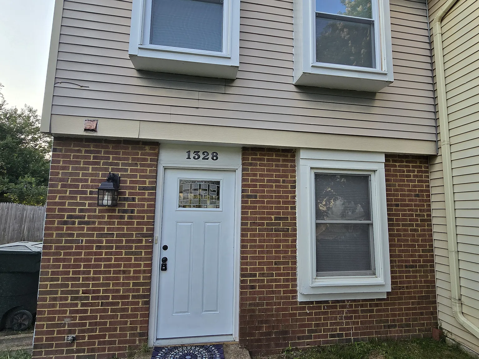 2 bed, 1.5 bath, 921 sqft, $1,700 — Photo 2