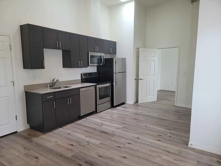 Clark Apartments — Photo 32