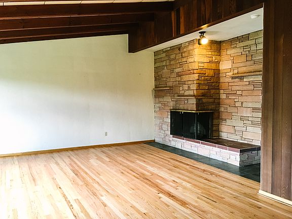 3rd image of 3043 Boundary St SE