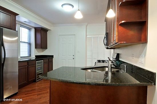 3rd image of 6150 N Rockwell St APT 2