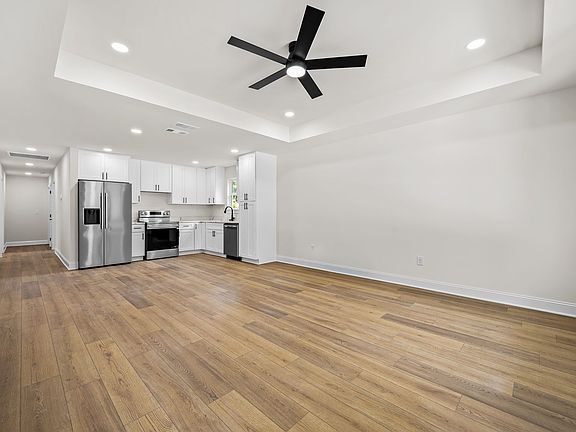 5th image of 816 W Lincoln St
