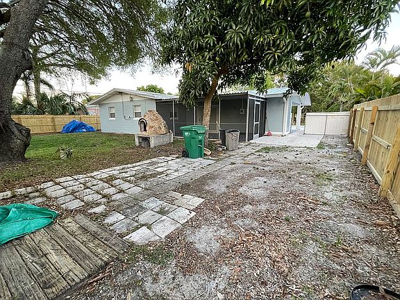 3rd image of 2923 Sherwood Ln