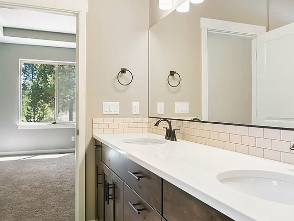 2nd image of 20871 SE Sunniberg Ln
