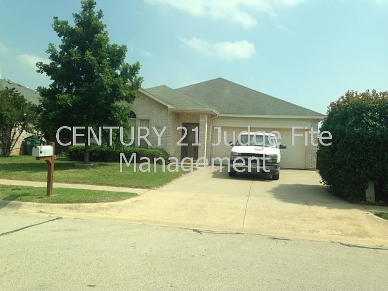 Welcome to 2224 Wildwood Ln!