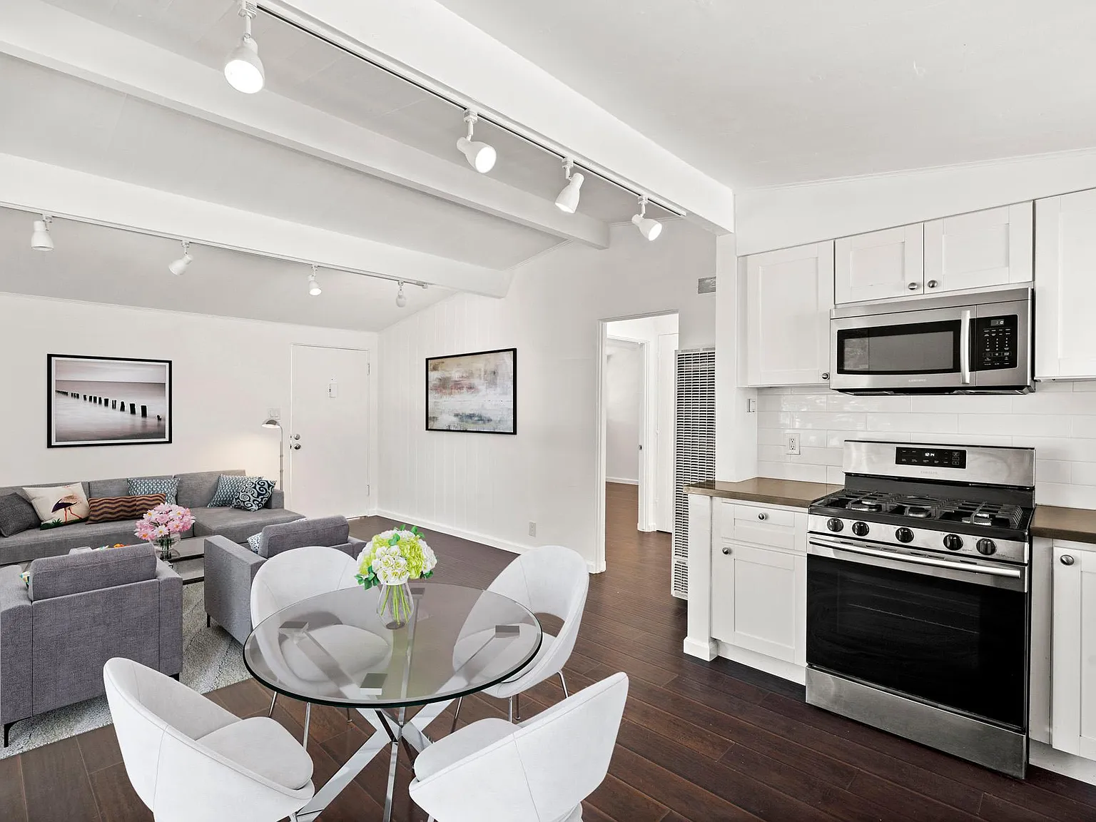 2 bed, 1000 sqft, $3,295 — Photo 2