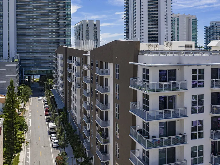 Blu27 at Edgewater — Photo 72