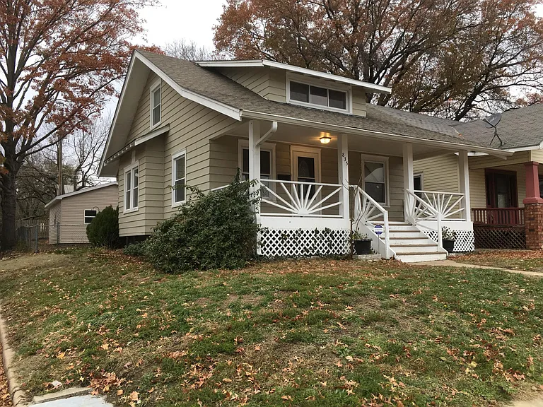 835 SW Jewell Ave — Photo 1