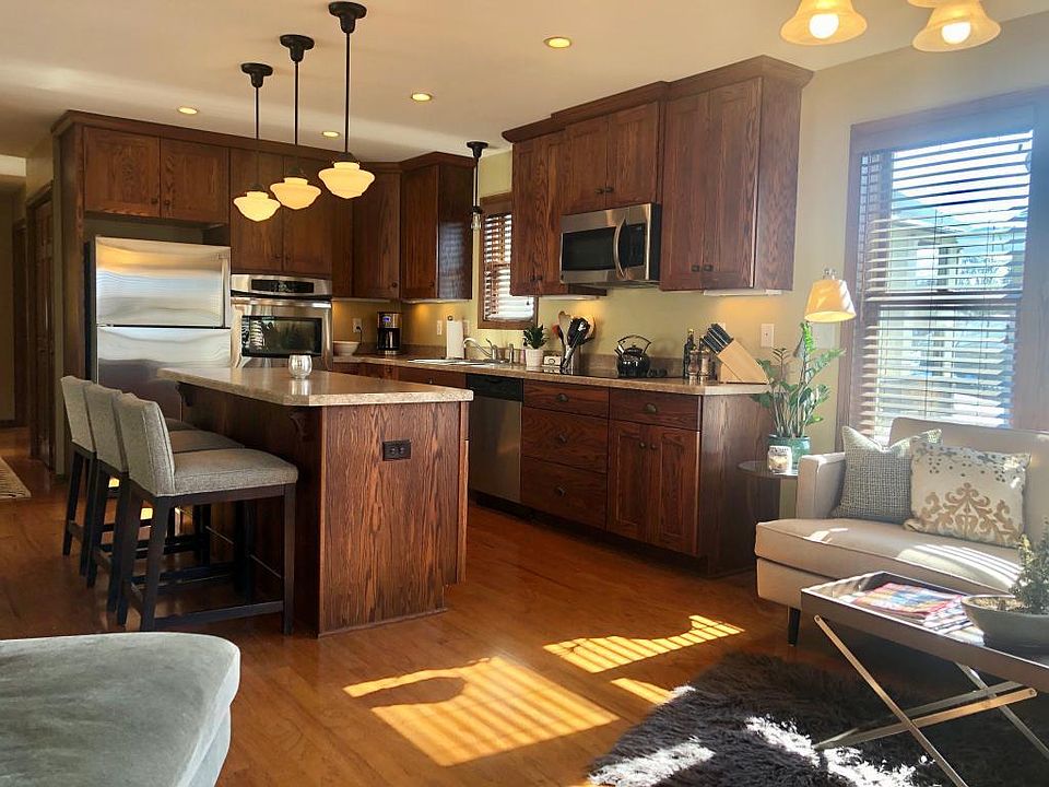 1st image of 551 Grand Hl