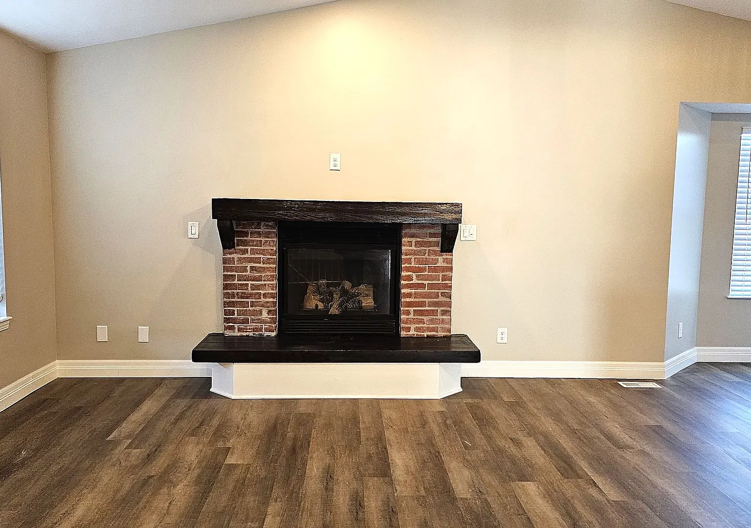 Beautiful Three Bedroom, Three Bathroom — Photo 2