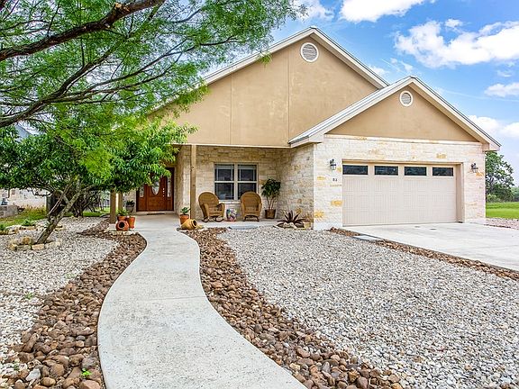 3rd image of 813 Dogwood Ln