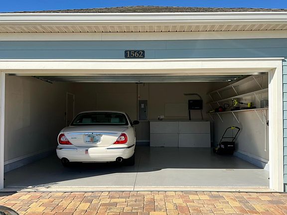 3rd image of 1562 Mathews Manor Dr