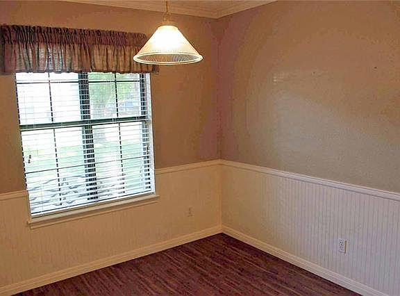 3rd image of 1511 Parkview Dr