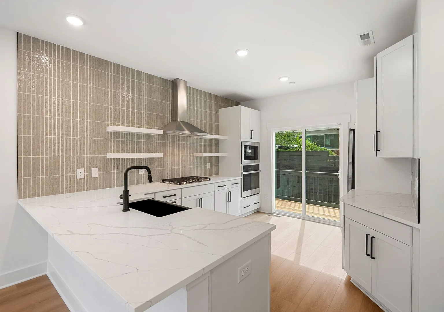 Contemporary 3-bedroom 2-bath in Durham — Photo 4