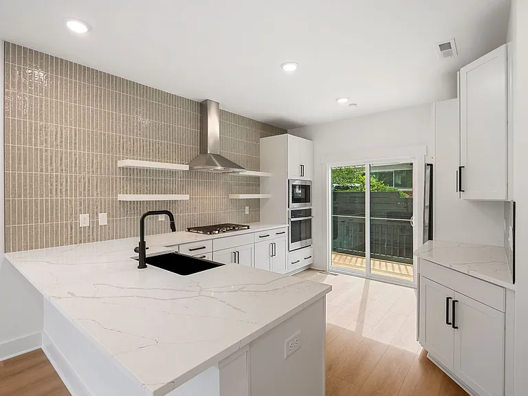 1019 Grant St — Photo 4