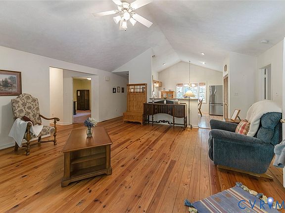 5th image of 307 Whispering Pine Ln