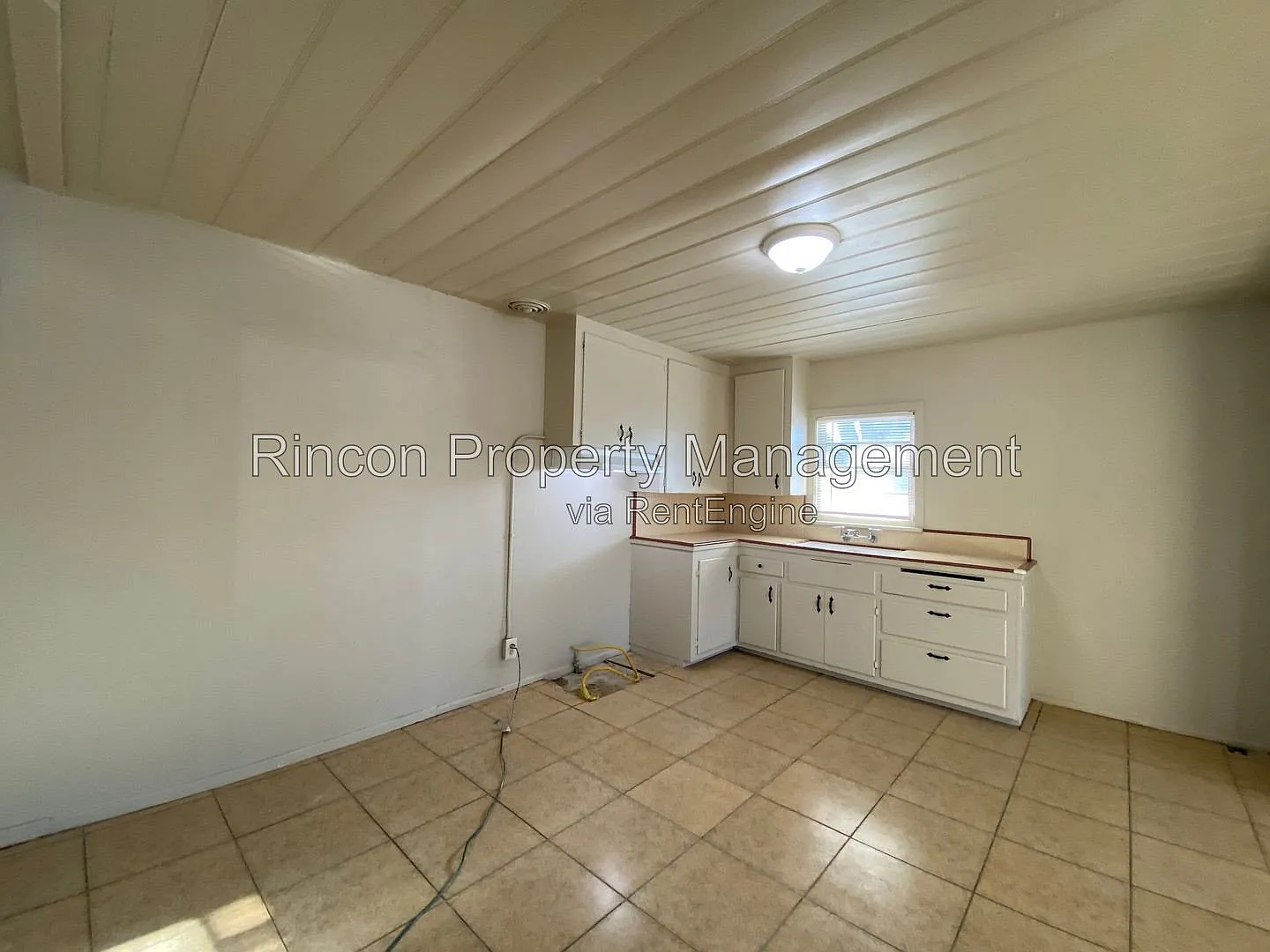 2 bed, 1.0 bath, 402 sqft, $2,295 — Photo 3