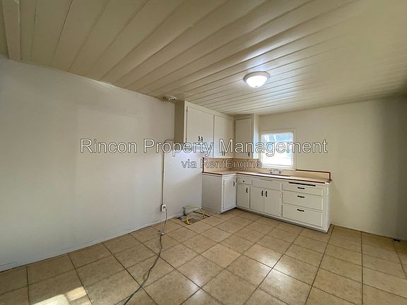 3rd image of 752 W Main St