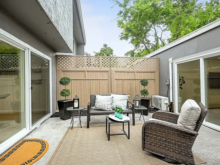 476 Sycamore Cir — Photo 3