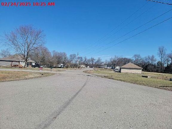 Exterior Neighborhood (street photo)