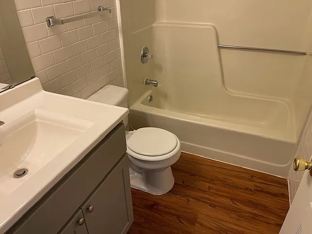 2 bed, 800 sqft, $1,000 — Photo 3