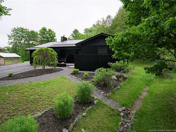 34 Simcoe Ct, Fredericton, NB E3B 2W9