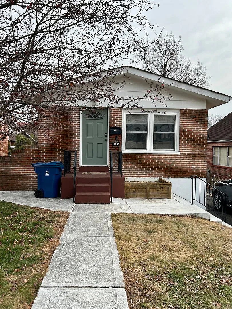 1520 Bredell Ave photo 1