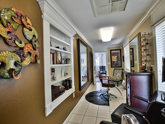 5th image of 702 N Evers St