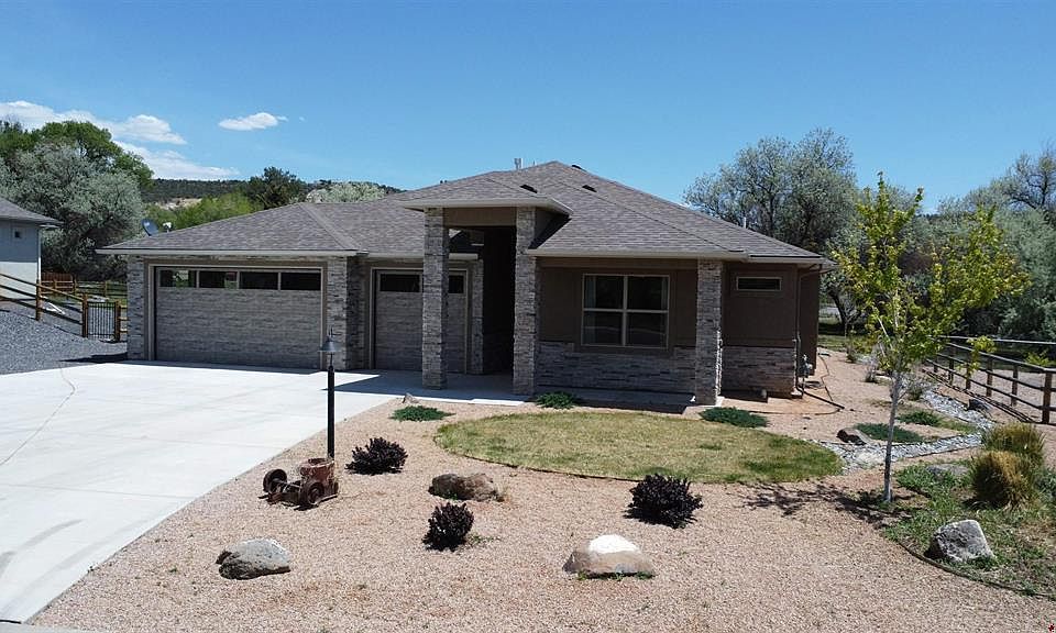 1st image of 545 SE Stonebridge Drive