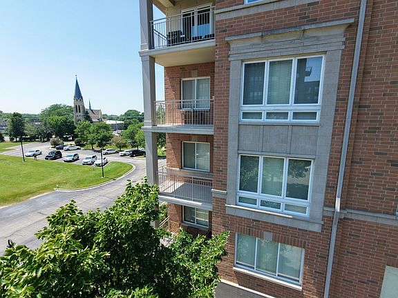 2nd image of 125 N Buffalo Grove Rd APT 213