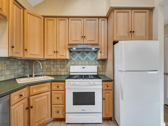 4th image of 190 Sycamore Ave #1