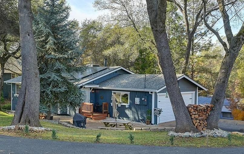 1st image of 1727 Lilac Ln