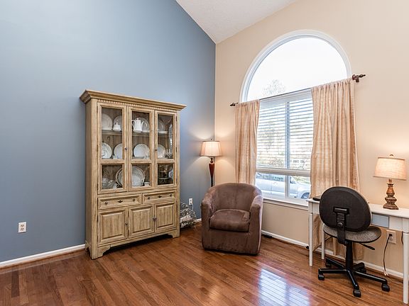 5th image of 2204 W Providence Ct