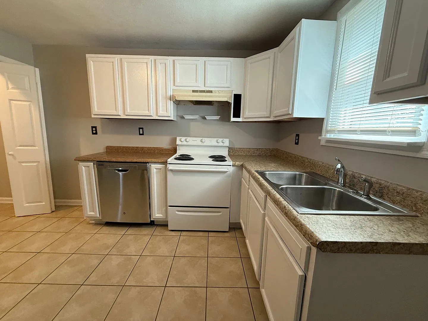 East Nashville / Inglewood 3 Bedroom / 1 Bath and Pets Ok! — Photo 3