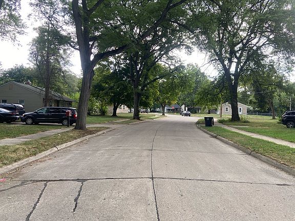 4th image of 10050 Troy St