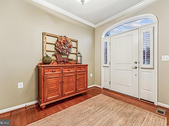 2nd image of 3006 Palatine Dr