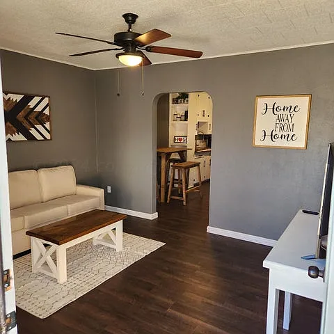 1 bed, $1,100 — Photo 2