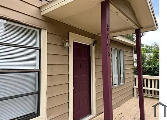 3 bed, 1043 sqft, $2,300 — Photo 2