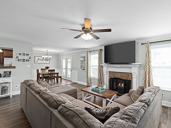 5th image of 3683 Fox Tail Dr