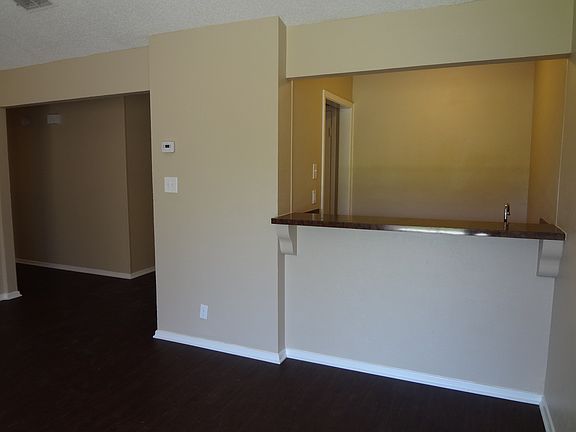3rd image of 1101 Cozby St W