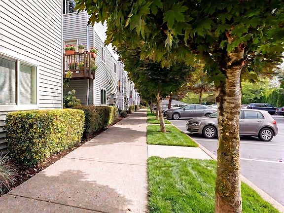 3rd image of 217 NE 146th Ave APT 29