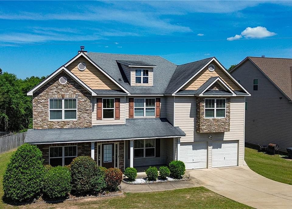 1st image of 40 Peacock Dr