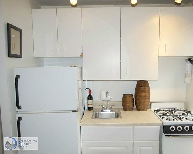 1st image of 366 W 52nd St Frnt 2
