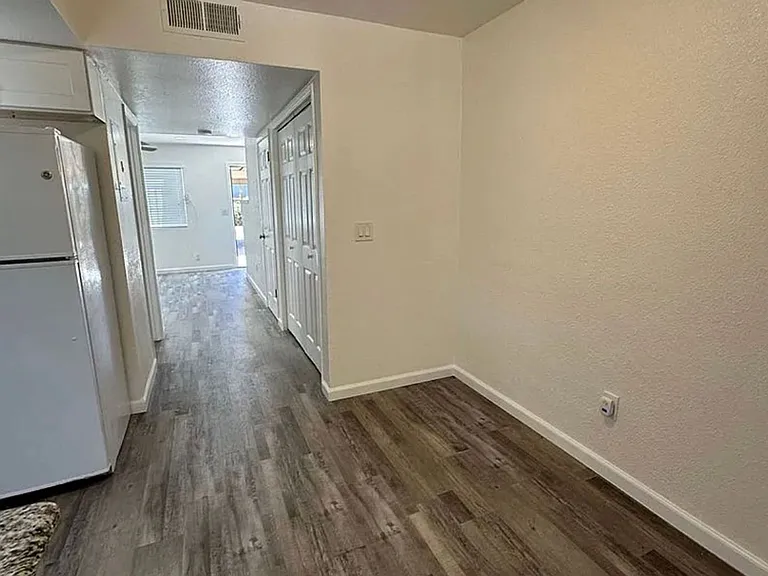 2225 S Lee Ave — Photo 8