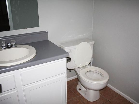 4th image of 2309 Capitan Dr APT B
