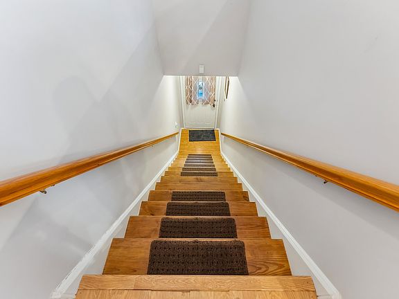 4th image of 104 E Woodland Ave #104
