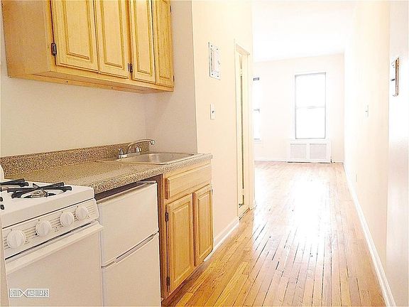4th image of 204 W 106th St APT 52