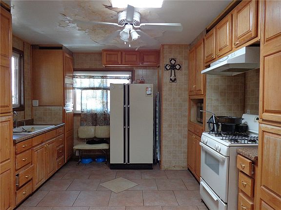 3rd image of 5925 Delta Dr