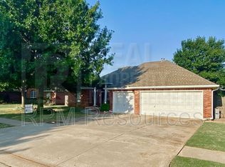 216 Castle Rock Rd, Yukon, OK 73099