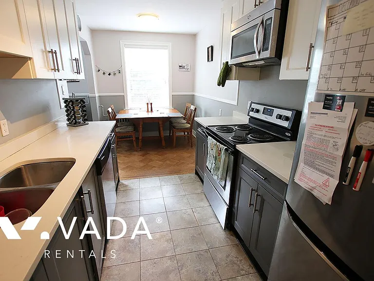 1235 Burnaby St #1 — Photo 8